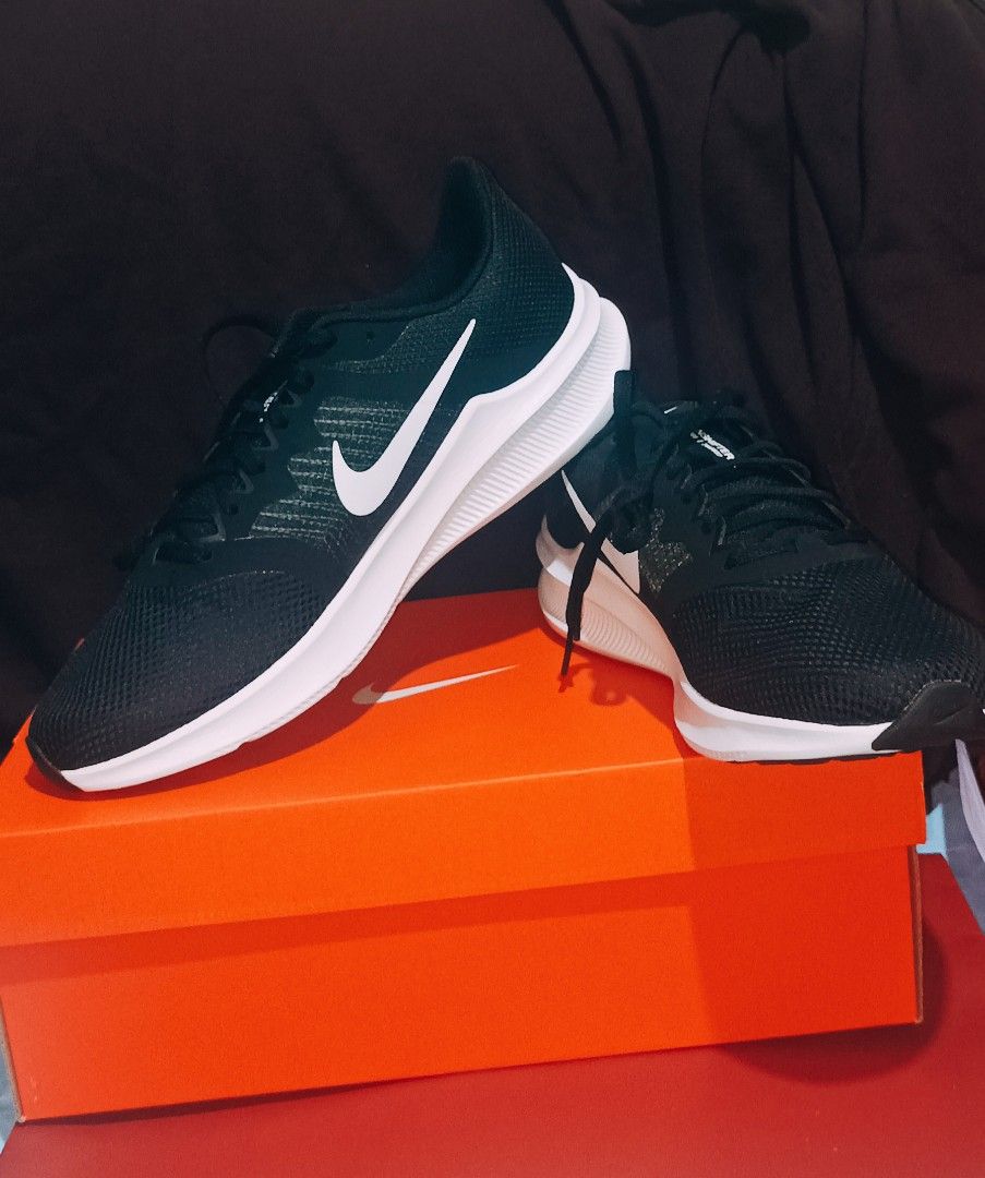 Nike downshifter 9.5 top
