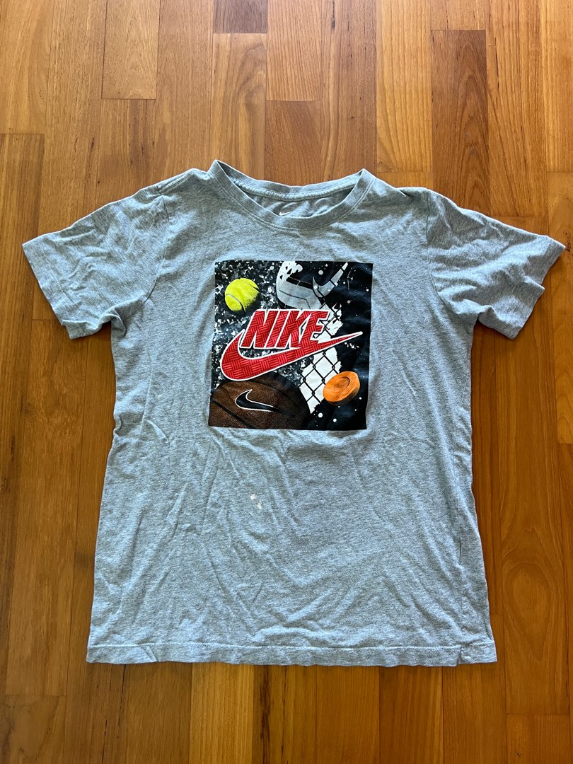 Nike on sale graphic tees