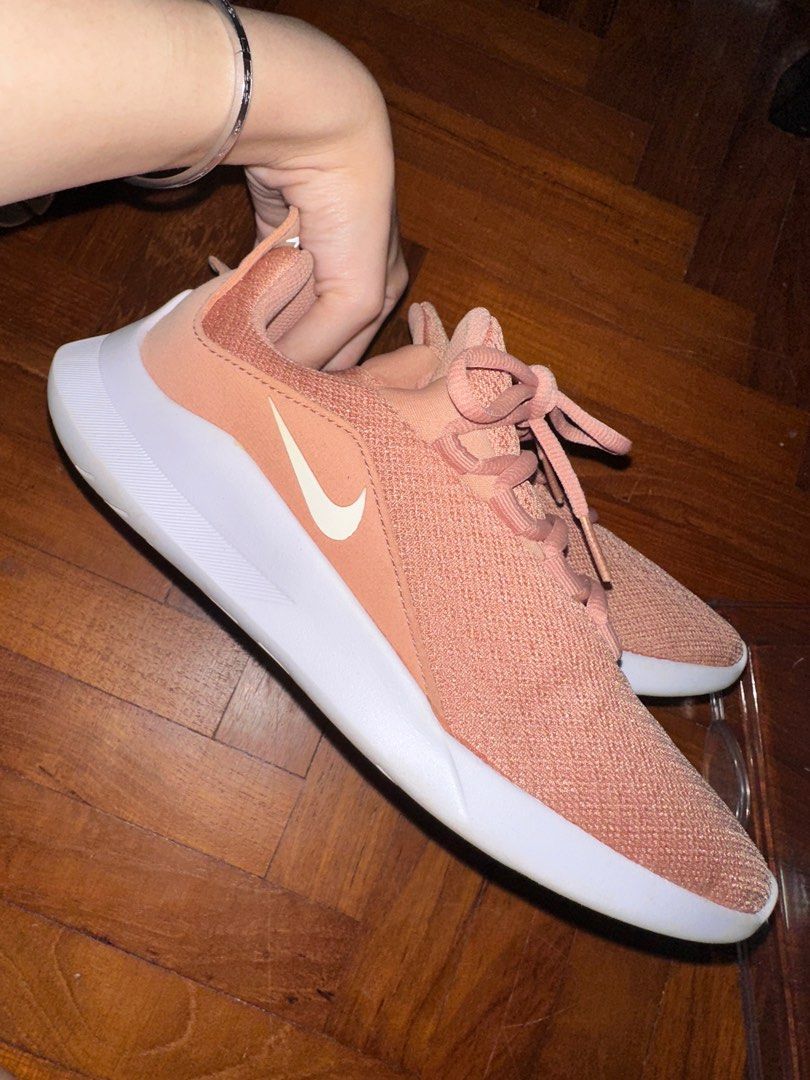 Nike viale sales women's sneakers