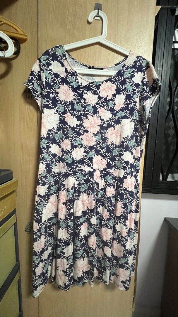 Plus Size Dorothy Perkins Billie Blossom Navy and Pink Floral