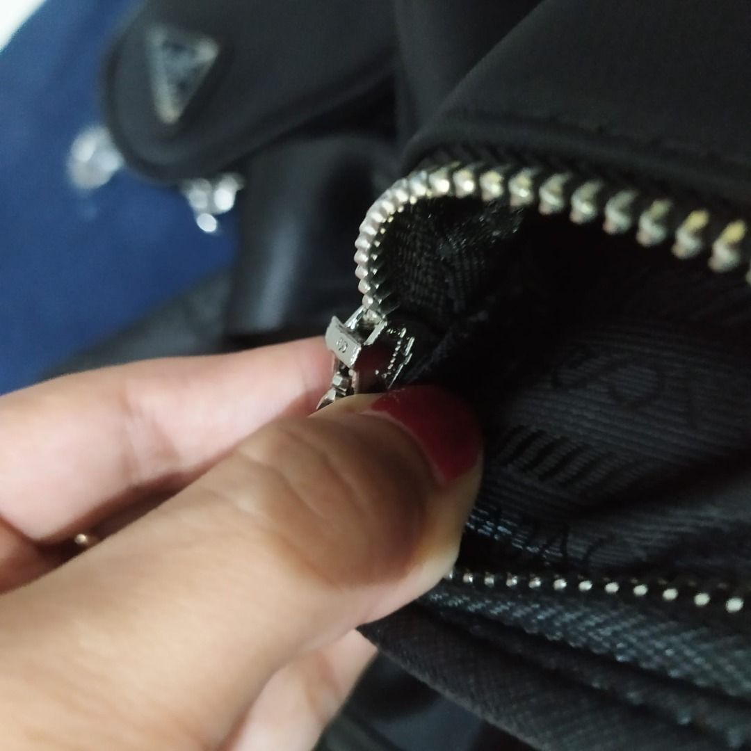 Lampo zipper prada shop