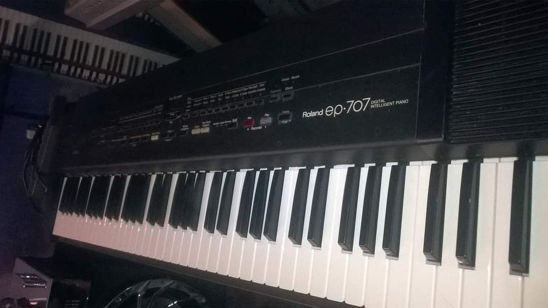 Roland ep store 707 digital piano