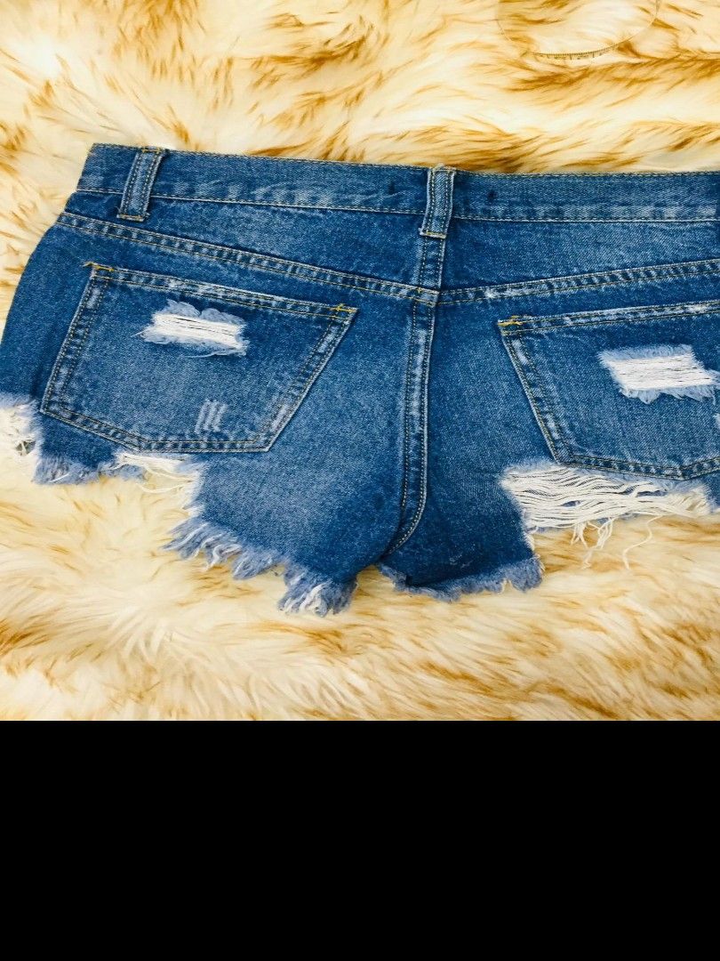 Sexy short, Women's Fashion, Bottoms, Shorts on Carousell