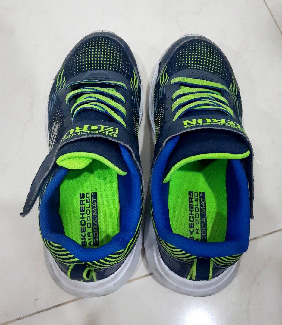 Boys skechers sales size 3