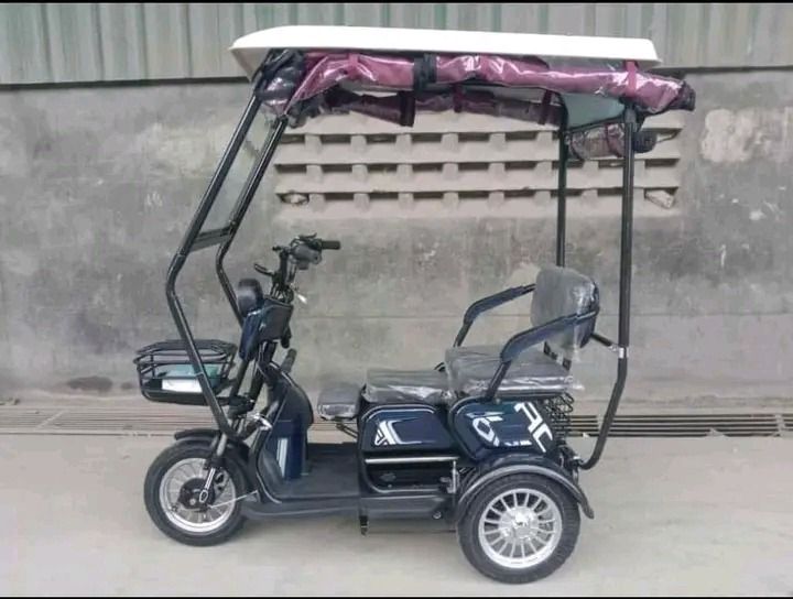 super fashion transformer (Category: Bicycles) located in Manila. Submitted by saguittarian06 (Listing ID 1271255163, Image 2). Description: NEW ARRIVAL Super FASHION ebike 3 wheels,2 rows with ROOF! INCLUSIONS: Unit with complete accessories Side mirror with trapal automatic wiper Specs. With wiper With panel With anti theft alarm 3 seater Front & Back Basket Battery Lead Acid 48v 20AH 600Watts 40-50Km Range 40-60Km/H Speed 10*-8 Tubeless 350kg 