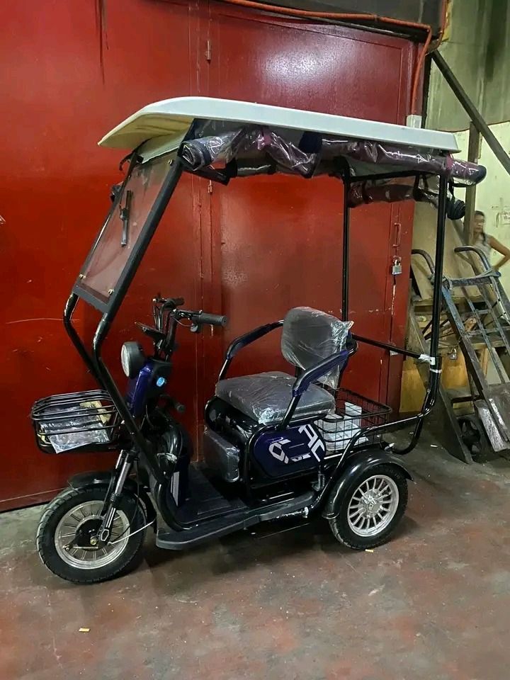 super fashion transformer (Category: Bicycles) located in Manila. Submitted by saguittarian06 (Listing ID 1271255163, Image 3). Description: NEW ARRIVAL Super FASHION ebike 3 wheels,2 rows with ROOF! INCLUSIONS: Unit with complete accessories Side mirror with trapal automatic wiper Specs. With wiper With panel With anti theft alarm 3 seater Front & Back Basket Battery Lead Acid 48v 20AH 600Watts 40-50Km Range 40-60Km/H Speed 10*-8 Tubeless 350kg 