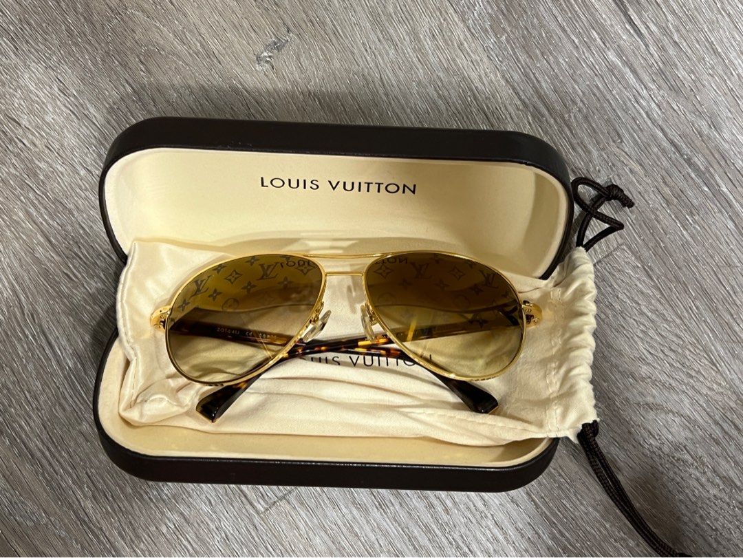 LV Conspiration Pilote Sunglasses Women s Fashion Watches