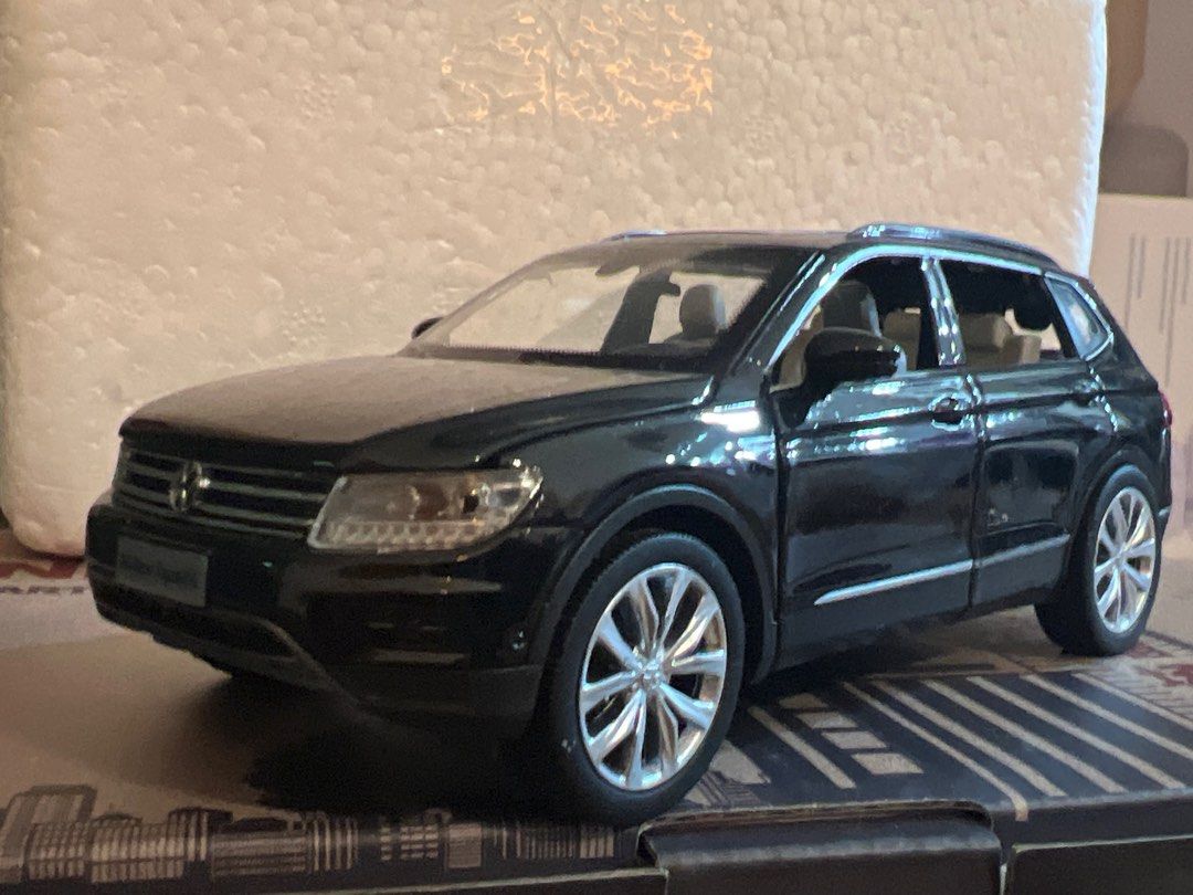 Car Toy for VW Volkswagen Tiguan L SUV 1:32 Diecast Alloy