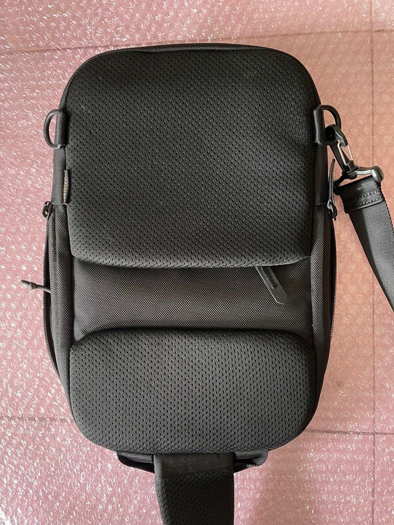 Tomtoc Navigator - T24 Sling Bag 5L, Men's Fashion, Bags, Sling Bags on ...