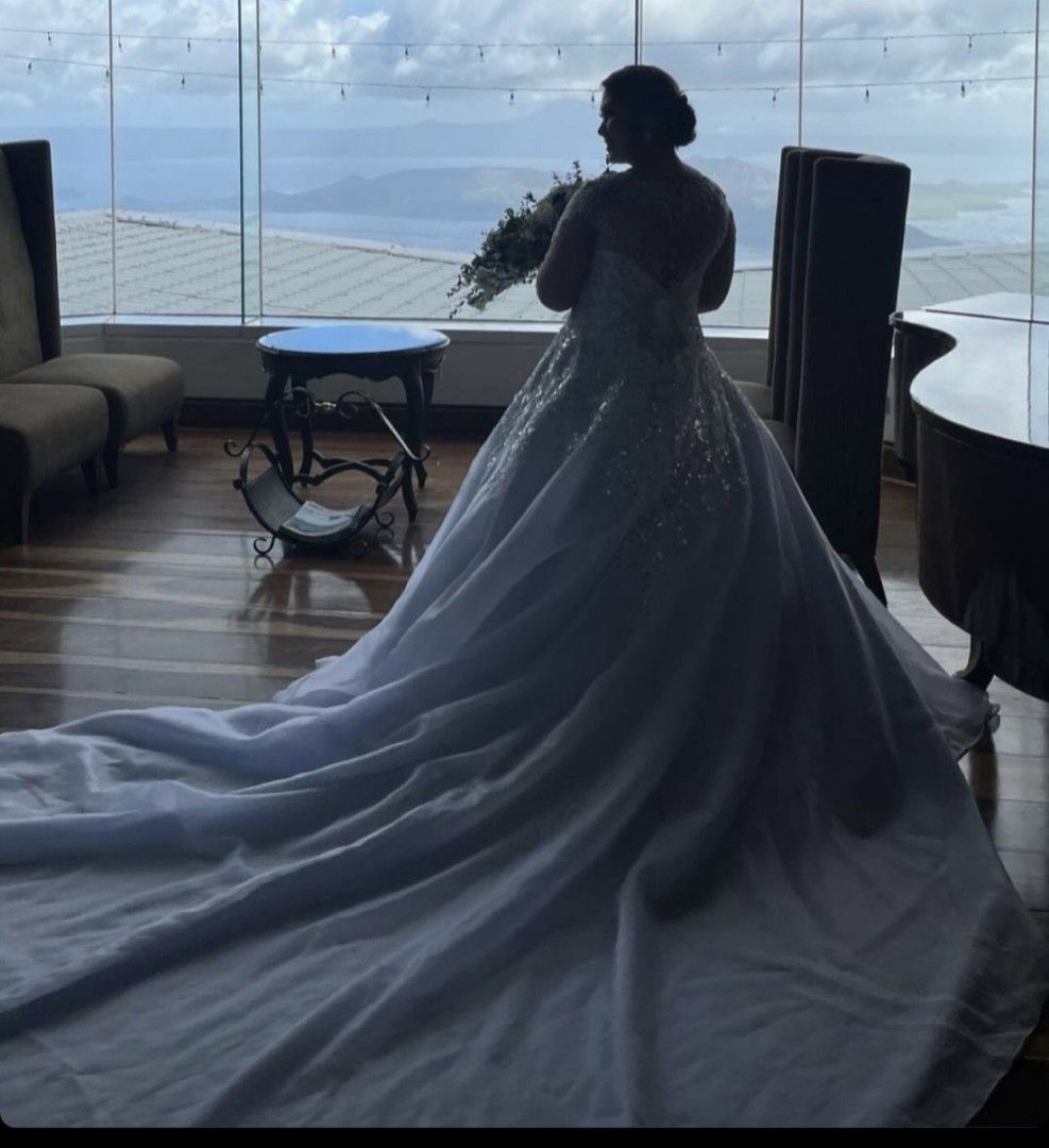 Long trail wedding shop gown