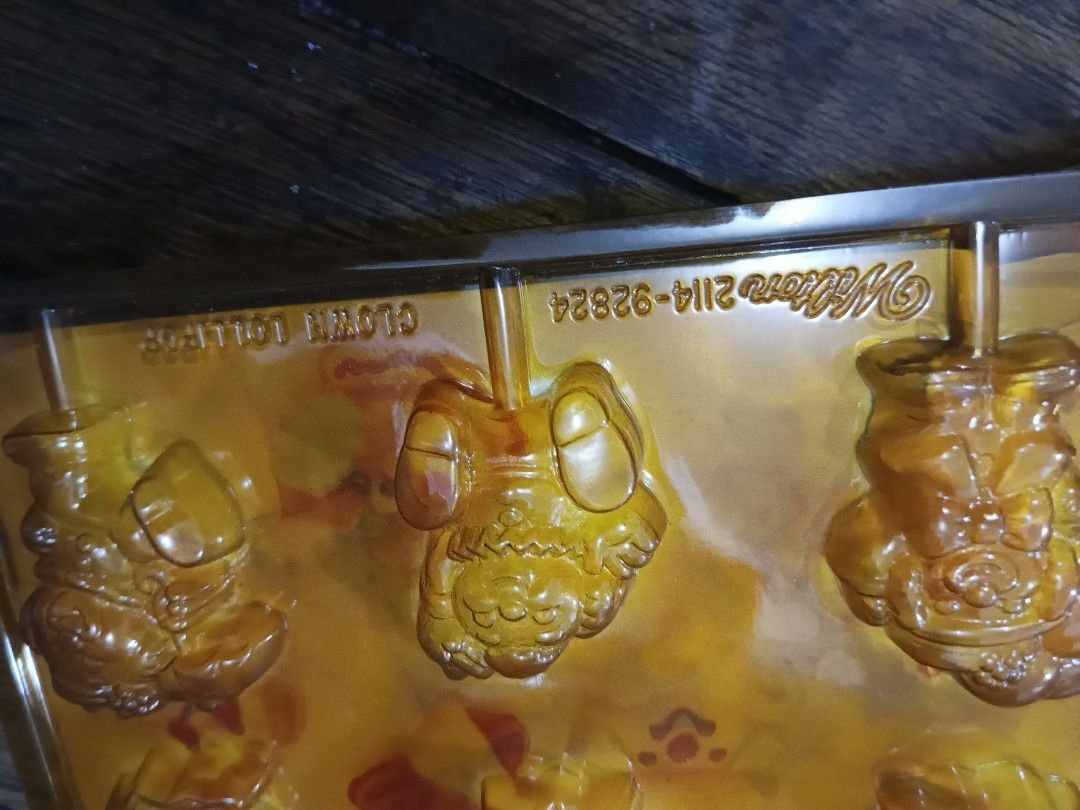 Wilton candy/chocolate mold (Category: Bakeware) located in San Juan City. Submitted by usimportedgoods08 (Listing ID 1271374110, Image 2). Description: .