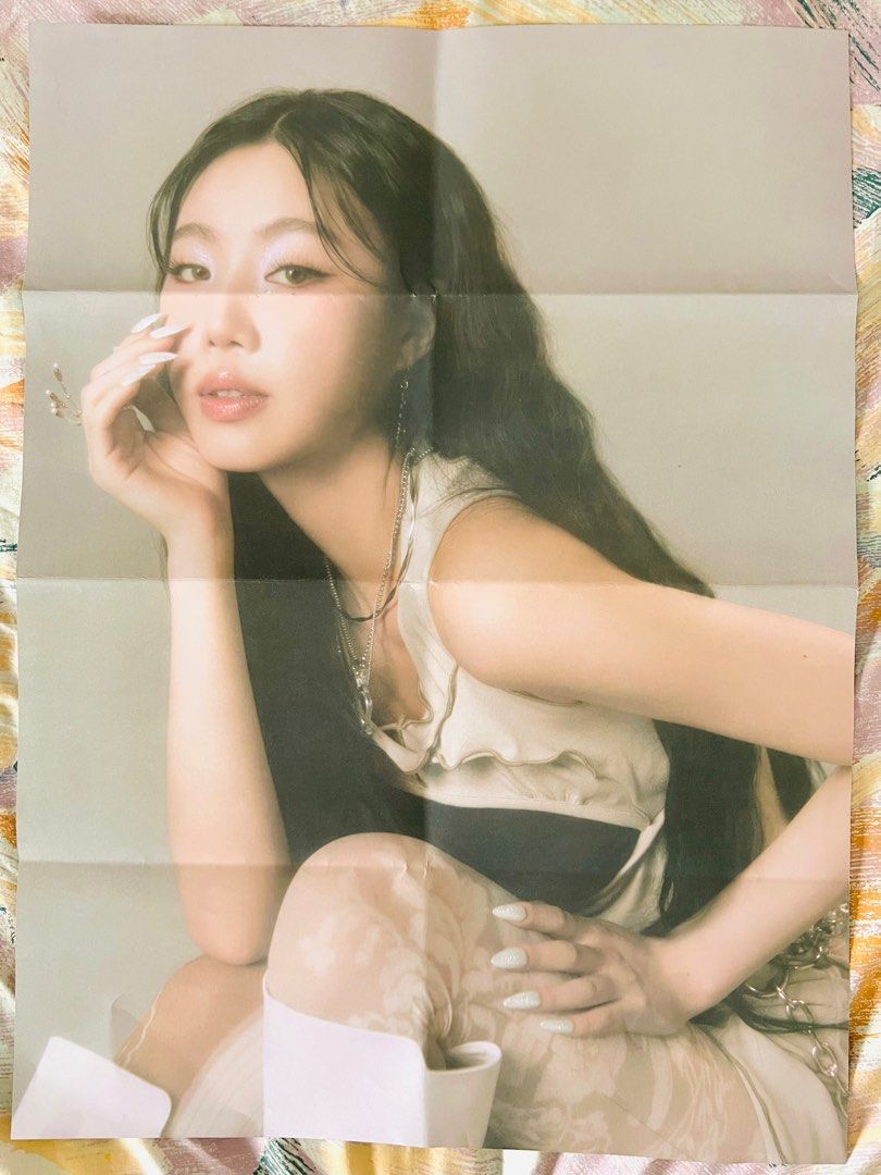 SOOJIN - 1st EP AGASSY CD (RED Ver.) - Album K-Pop Avec Poster Plié