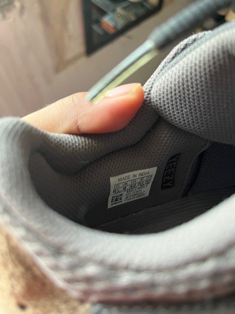 Yeezy 700 mauve inside tag store