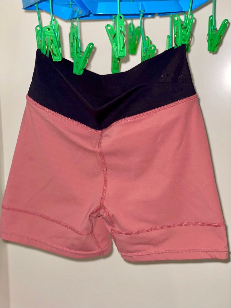 Zentoa pink scrunch bottom gym shorts, Women's Fashion