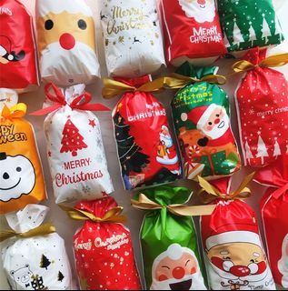 🆕️ 4pcs Winter White Red Deer or Green Christmas Tree Happy Holidays Drawstring Gift Bag 🎅💚