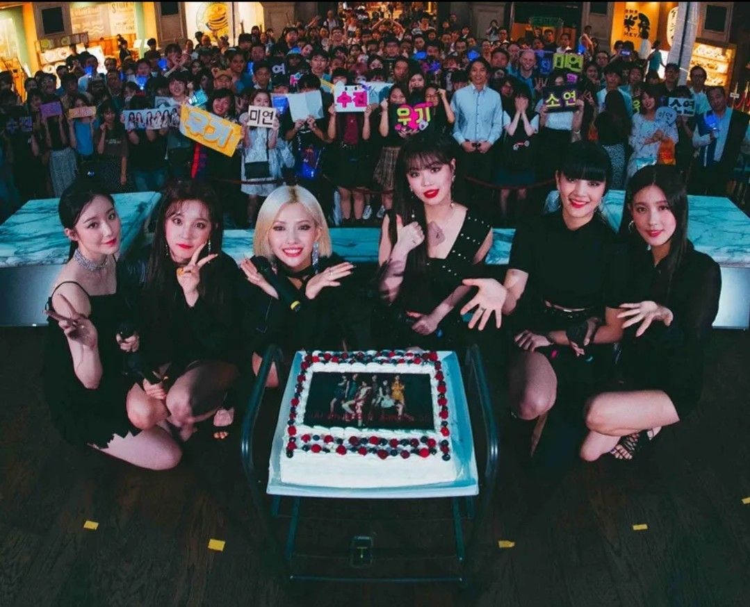 親簽GIDLE LATATA 日專初回限定B (G)I-DLE, 興趣及遊戲, 收藏品