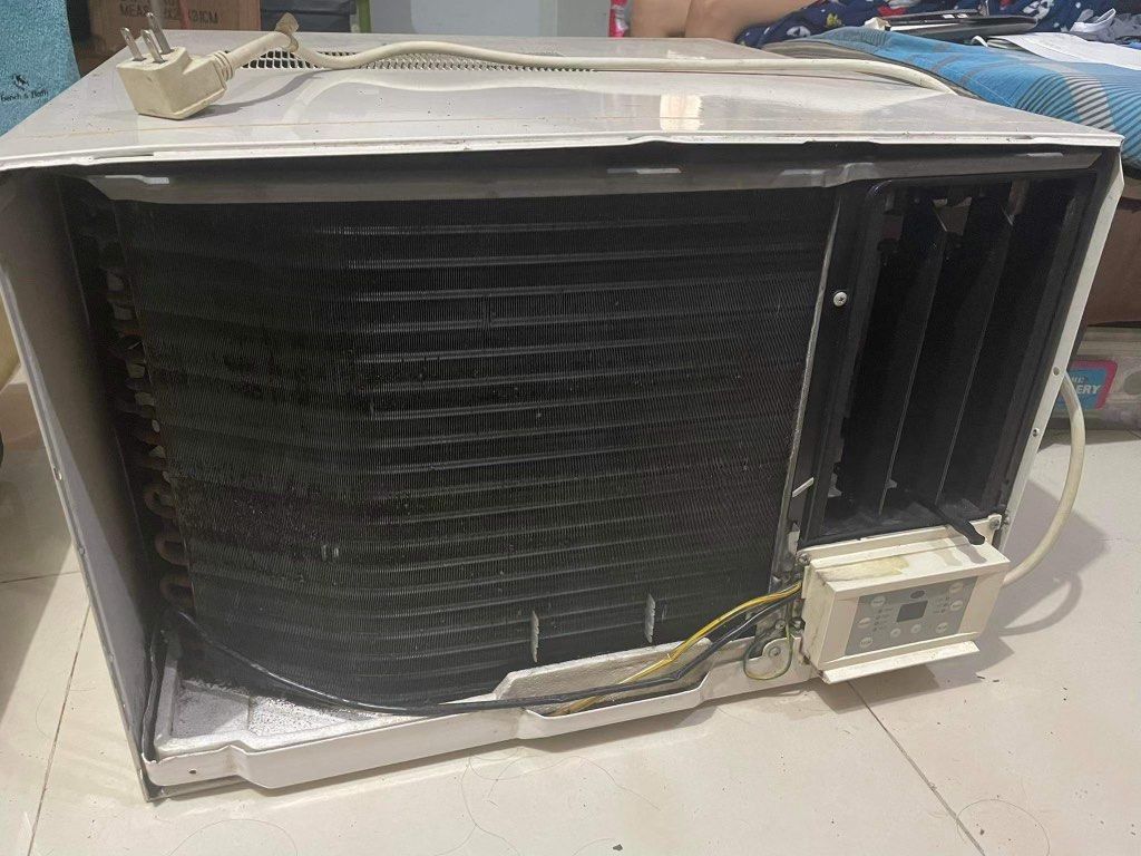 Air Conditioner (Category: Air Conditioning and Heating) located in Taguig. Submitted by deepstasher (Listing ID 1271601941, Image 2). Description: Kolin 2hp Aircon non-inverter Negotiable Good condition Fast cooling Pick-up only (McKinley Hill Taguig) RFS: replaced with inverter type - tenant request.
