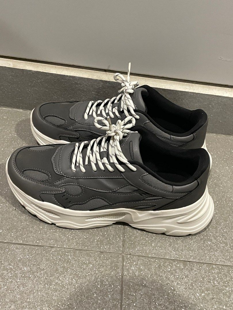 chunky dad sneakers nike