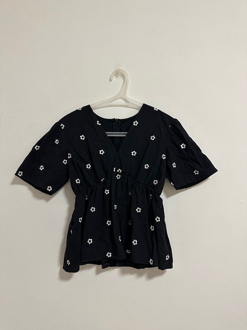 Black babydoll top, Women's Fashion, Tops, Other Tops on Carousell