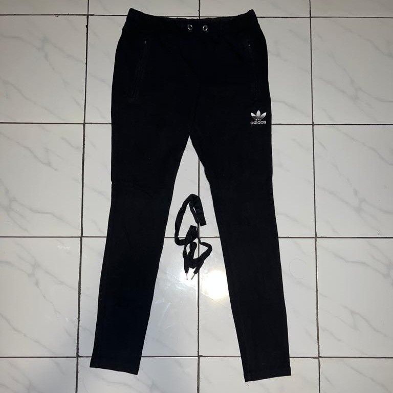 Celana training adidas hitam