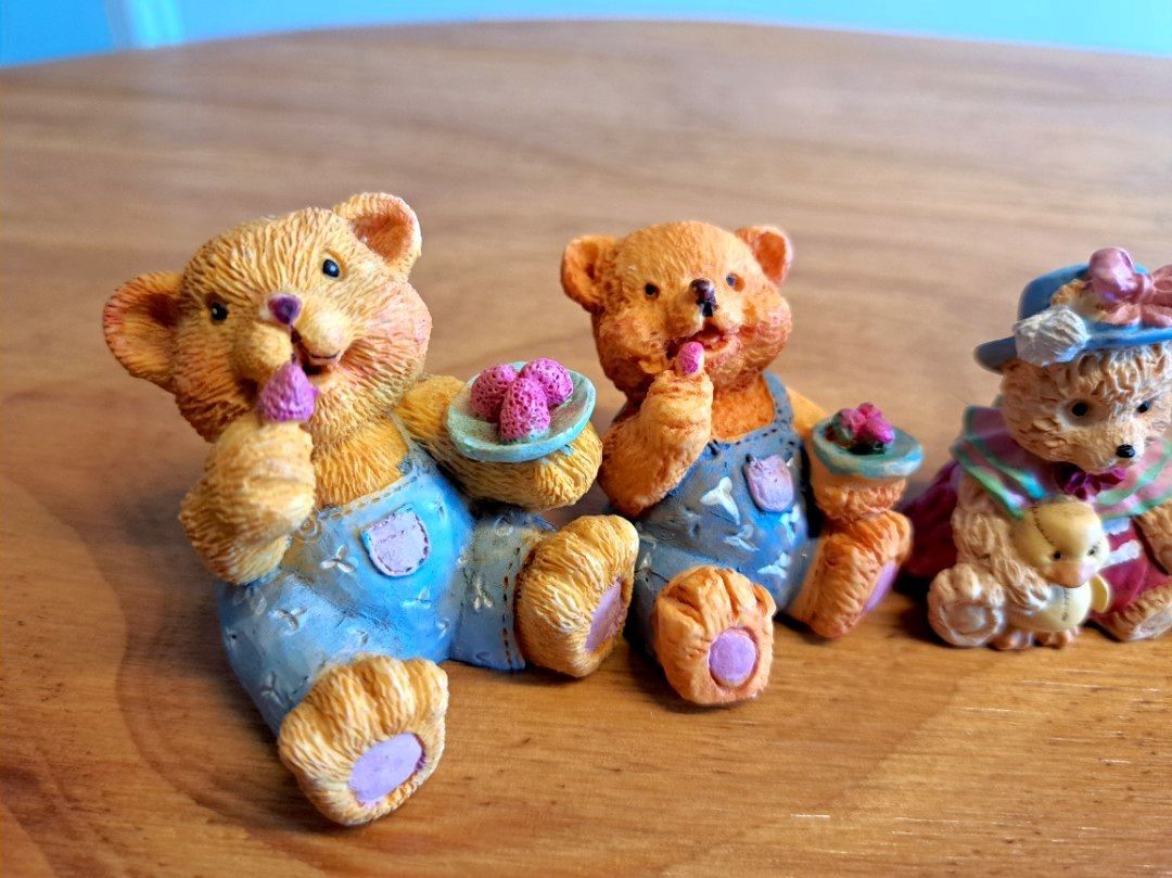 Little top bear figurines