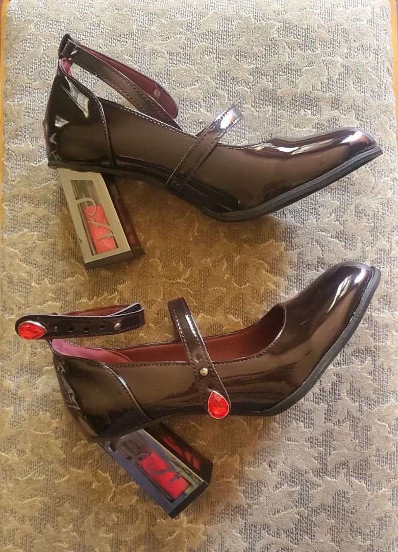 Chunky burgundy gothic heels (Category: Heels) located in Baguio. Submitted by virtualgarage.sale (Listing ID 1271450784, Image 3). Description: please read Fits up to 7.5 US (I'm 8, kasya pa rin pero i would prefer na mamalaki ng 1 size) Used once for an evening event 1000 pesos.