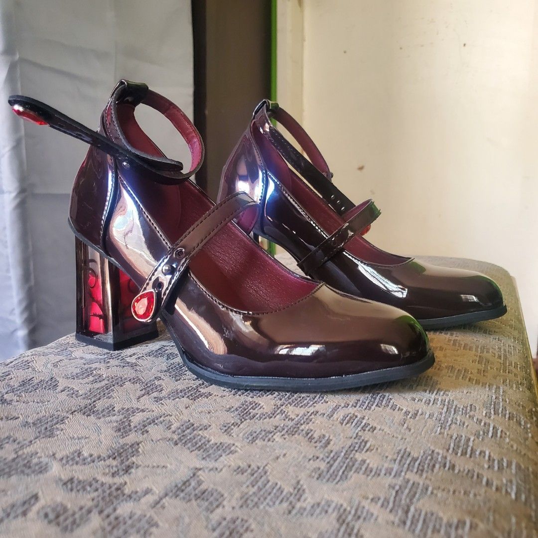 Chunky burgundy gothic heels (Category: Heels) located in Baguio. Submitted by virtualgarage.sale (Listing ID 1271450784, Image 2). Description: please read Fits up to 7.5 US (I'm 8, kasya pa rin pero i would prefer na mamalaki ng 1 size) Used once for an evening event 1000 pesos.
