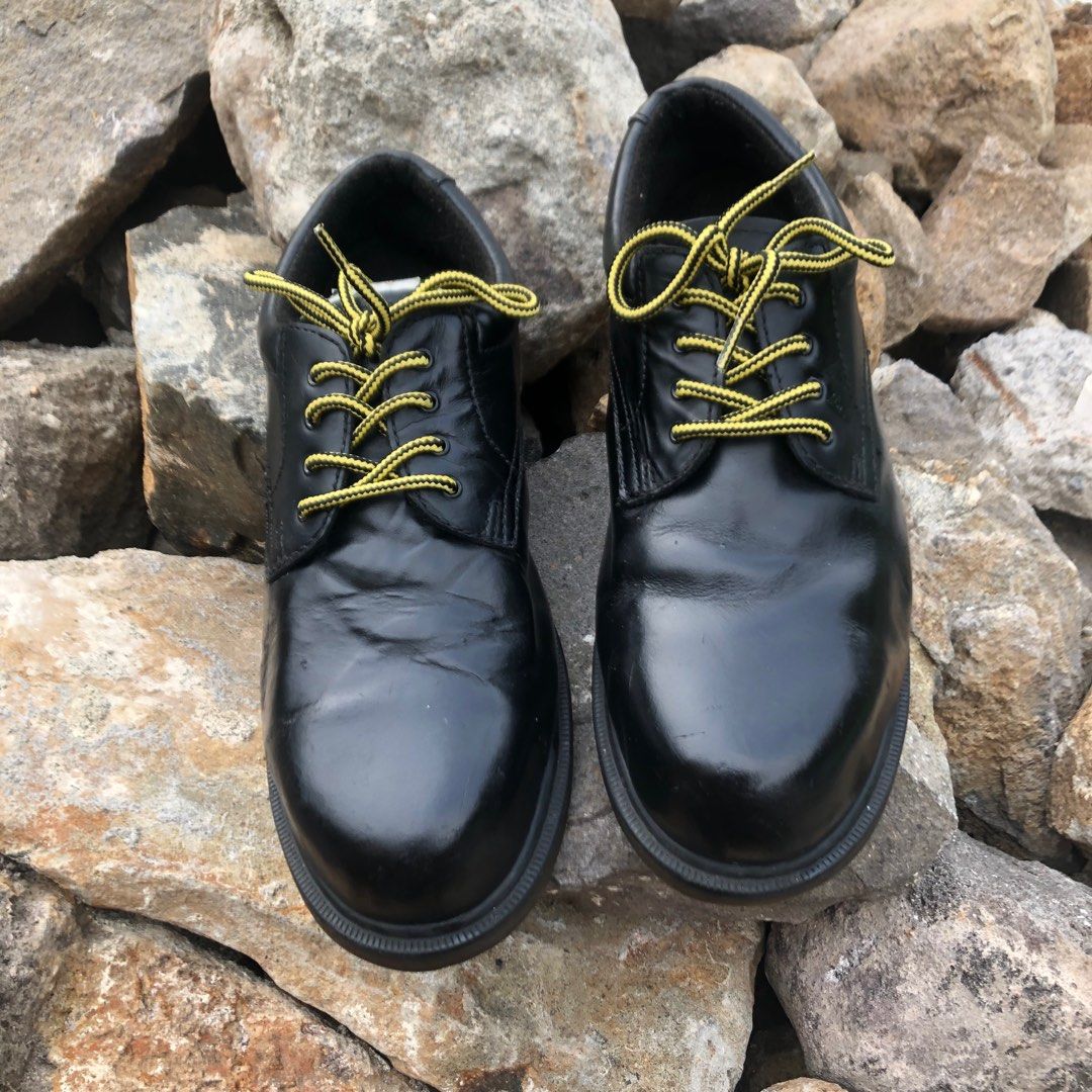 Dr best sale martens 2215
