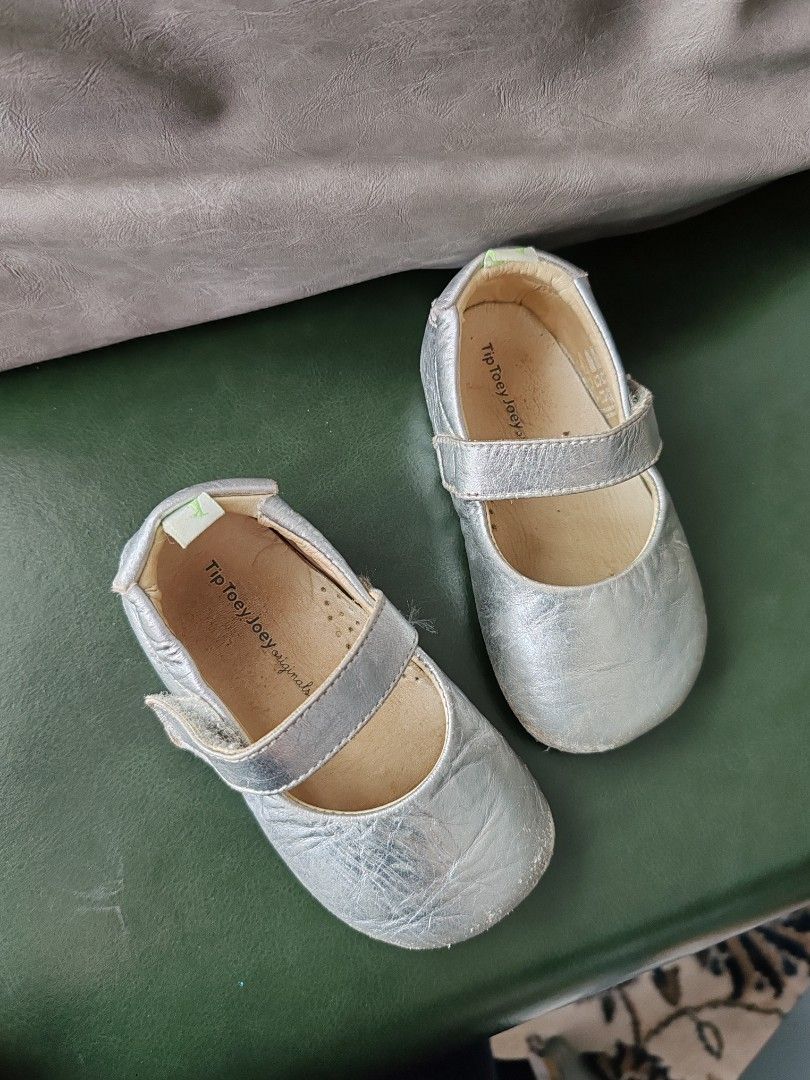 EUR 21 Tip Toey Joey Mary Jane Shoes in silver Babies Kids
