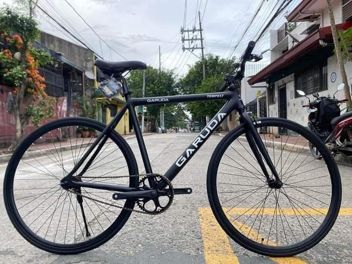 GARUDA TEMPEST ALLOY FIXIE 700c x 23c (Category: Bicycles) located in Pasig City. Submitted by gemma_00 (Listing ID 1271455822, Image 2). Description: 👉GARUDA TEMPEST ALLOY FIXIE 700c x 23c 💥Sale Price▪️ 5,600 SPECS:👇👇👇 ▪️Garuda Lightweight Alloy Frame ▪️Smooth weld ▪️Single Speed ▪️Alloy Rims ▪️Alloy Stem 60mm ▪️Top tube 52cm ▪️Seat tube 52cm ▪️47t Crank ▪️Dual Sprocket (18tfixgear)(16t freewheel) ▪️Bolt HUBS ▪️Compass Tire 700c x 23c ▪️Fro