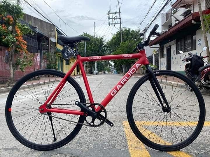 GARUDA TEMPEST ALLOY FIXIE 700c x 23c (Category: Bicycles) located in Pasig City. Submitted by gemma_00 (Listing ID 1271455822, Image 3). Description: 👉GARUDA TEMPEST ALLOY FIXIE 700c x 23c 💥Sale Price▪️ 5,600 SPECS:👇👇👇 ▪️Garuda Lightweight Alloy Frame ▪️Smooth weld ▪️Single Speed ▪️Alloy Rims ▪️Alloy Stem 60mm ▪️Top tube 52cm ▪️Seat tube 52cm ▪️47t Crank ▪️Dual Sprocket (18tfixgear)(16t freewheel) ▪️Bolt HUBS ▪️Compass Tire 700c x 23c ▪️Fro