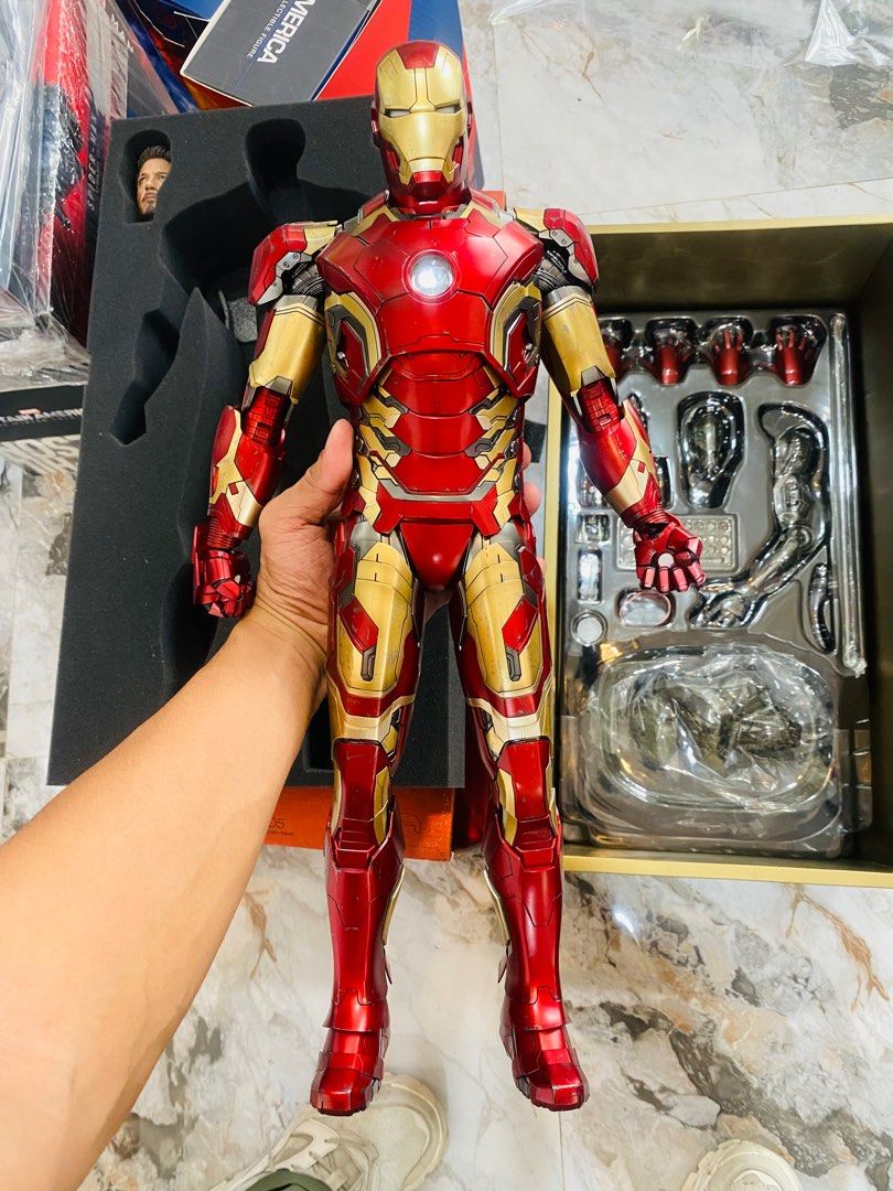Hot toys IRONMAN MARK43 1/4Scale (Category: Figurines & Statues) located in Paranaque City. Submitted by icko007 (Listing ID 1271532574, Image 2). Description: Hot toys Quarter Scale IRONMAN MARK43 1/4Scale Bib no issue 24,999 Loc paranaque Payment gcash Shipp lalamove /Grab /Lbc.