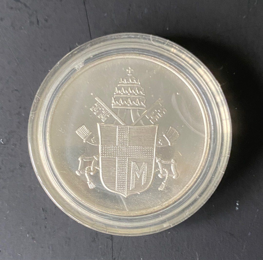 John Paul II Commemorative Coin (Category: Currency) located in Paranaque City. Submitted by bloo_berry (Listing ID 1271518283, Image 2). Description: With case SF c/o buyer NO RETURN NO EXCHANGE.