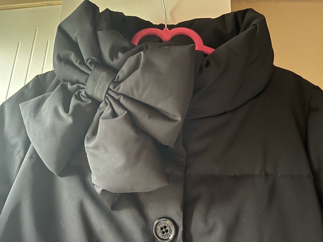 Kate Spade Down Puffer Coat （分類：服裝）位於 Hong Kong。 由 sullivanjames 提交（商品編號 1271494324，圖片 3）。簡介： Authentic Kate Spade Down Coat Size : M Length : 87 cm Armpit to armpit : 50 cm Shoulder : 41 cm Sleeve : 52 cm Black No defects 93% New Very warm!! 。