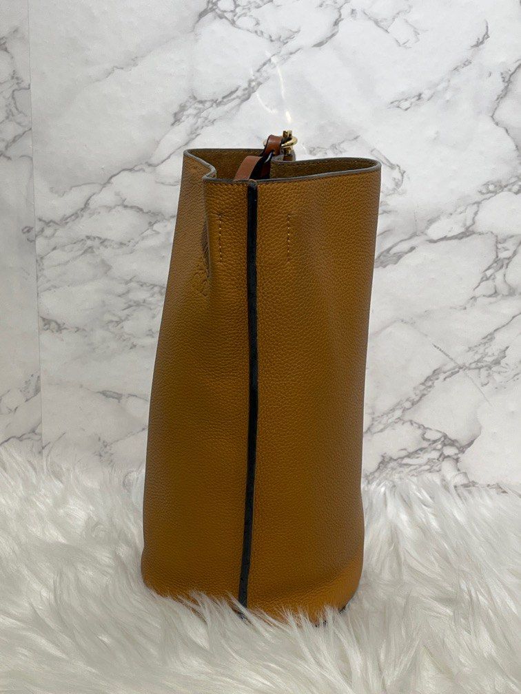 Gate bucket bag hotsell