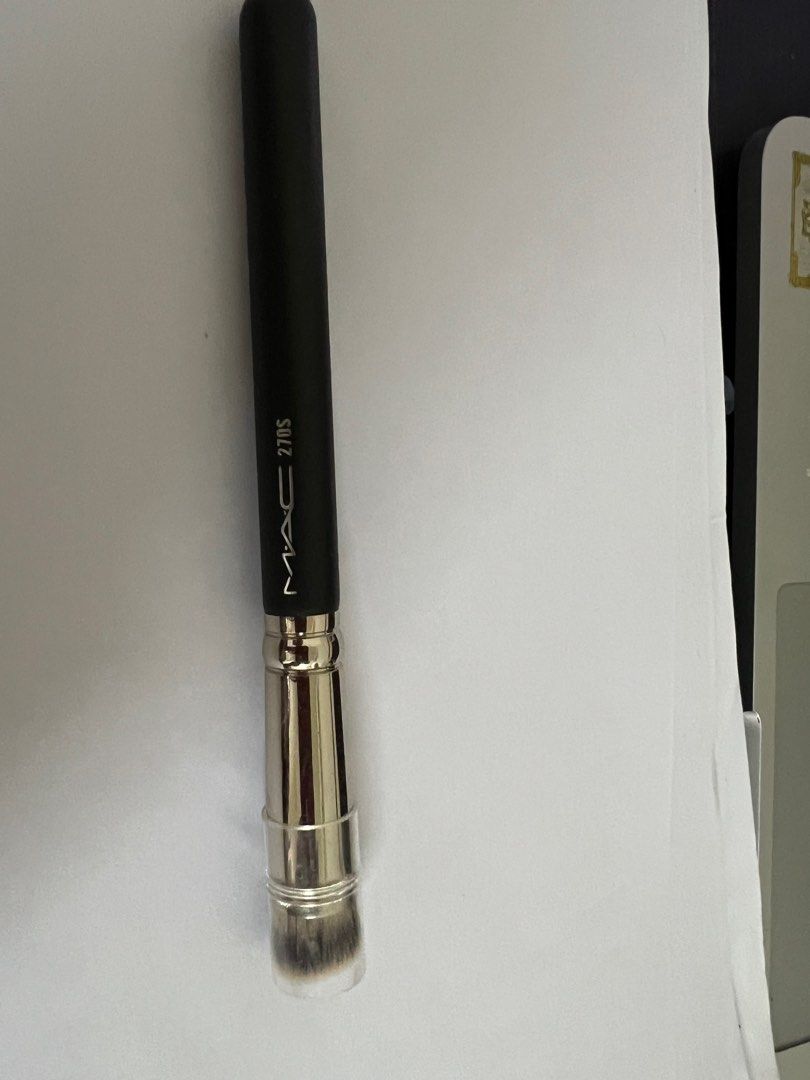 MAC 270S Synthetic Mini Rounded Slant Concealer Brush Berus