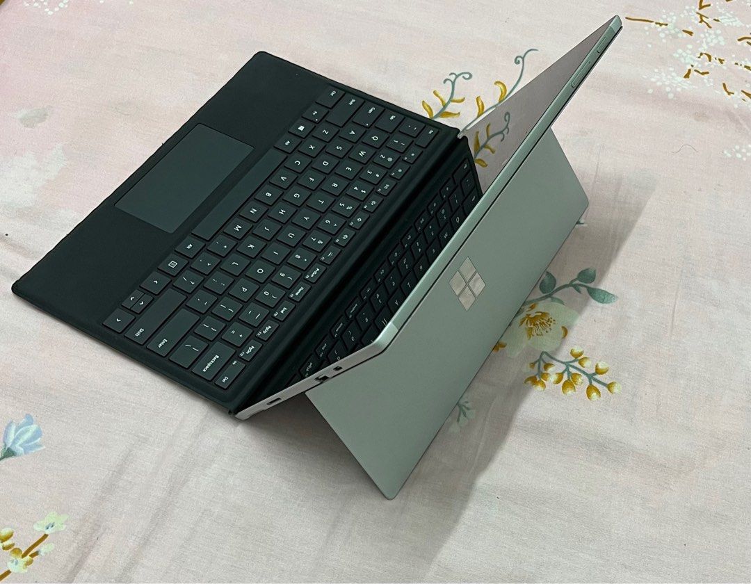 Microsoft Surface Pro 7 With Surface Keyboard ( Intel(R) Core i7