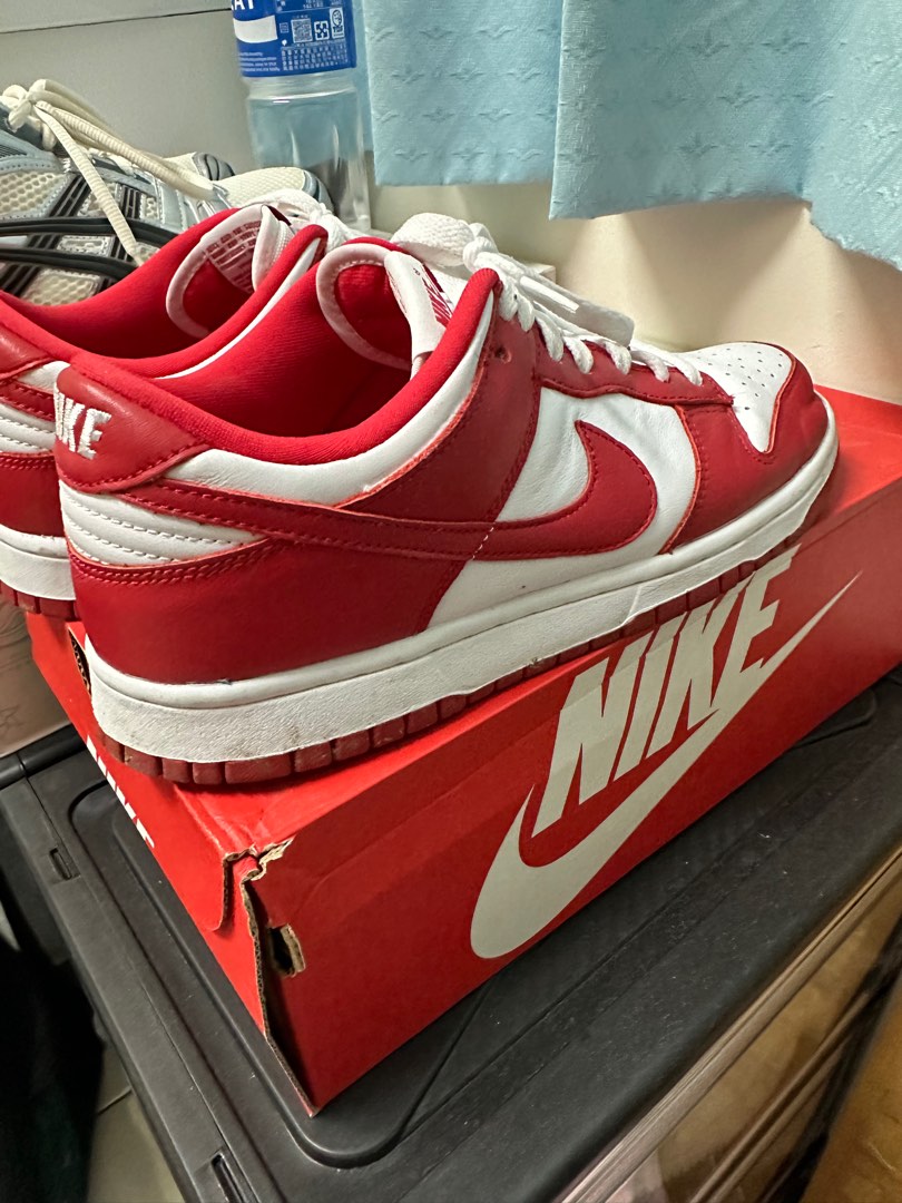 Nike dunk university red, 他的時尚, 鞋, 運動鞋在旋轉拍賣