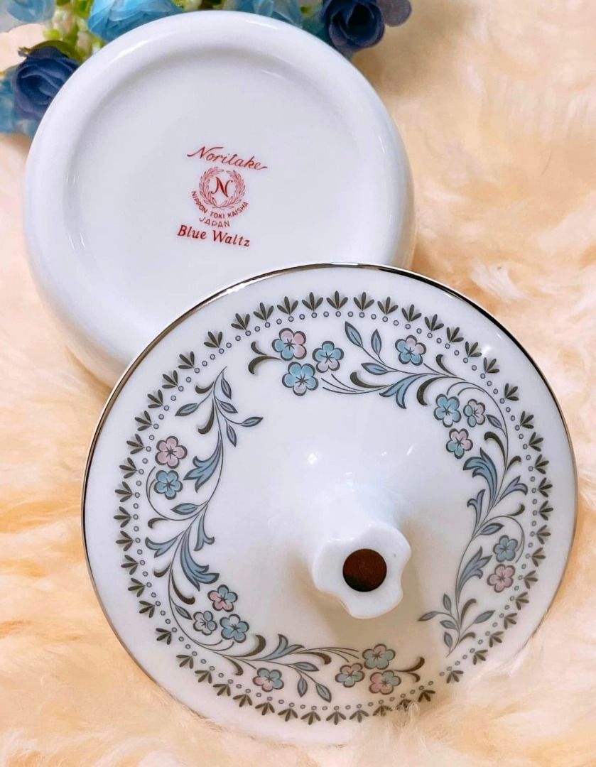 ノリタケ Blue waltz コレクションの19点セットです。 ノリタケ Blue waltz コレクションの19点セットです。