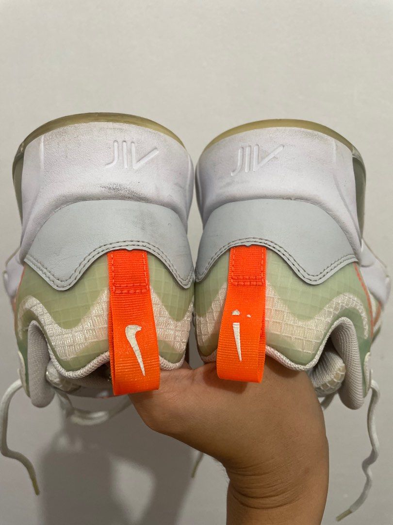 Fake air deals max 200