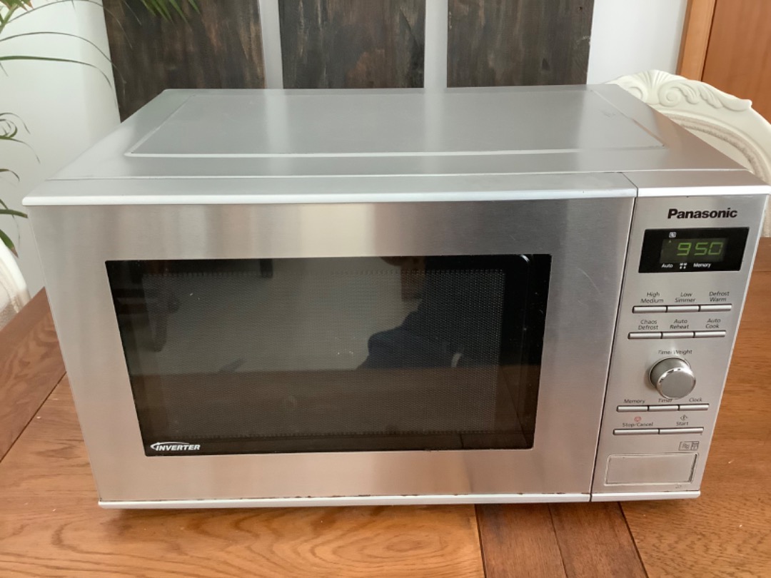 Panasonic 950W turntable microwave oven, TV & Home Appliances, Kitchen