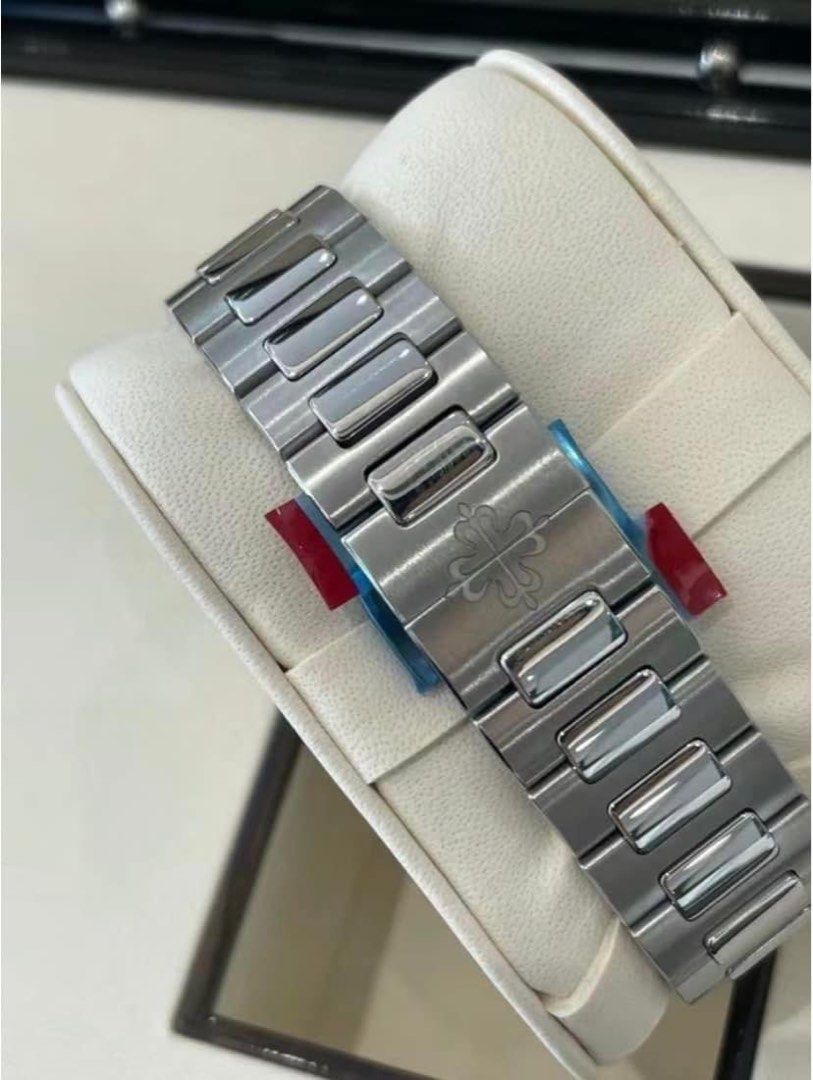 Patek Philippe 7118 (Category: Luxury Watches) located in Manila. Submitted by donijosemiguel (Listing ID 1271578015, Image 2). Description: BRAND NEW Patek Philippe Nautilus 7118/1200 Triple box Complete links 4.350m.