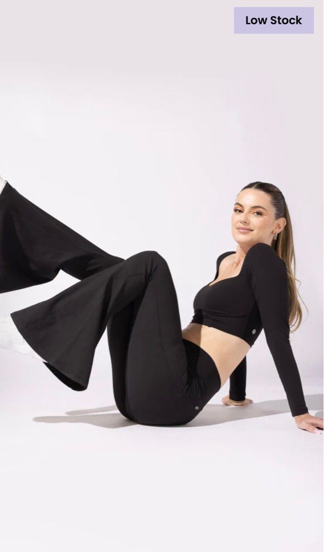 Popflex Blogilates Flared Bell Bottom Leggings with Pockets, Women's  Fashion, Activewear on Carousell