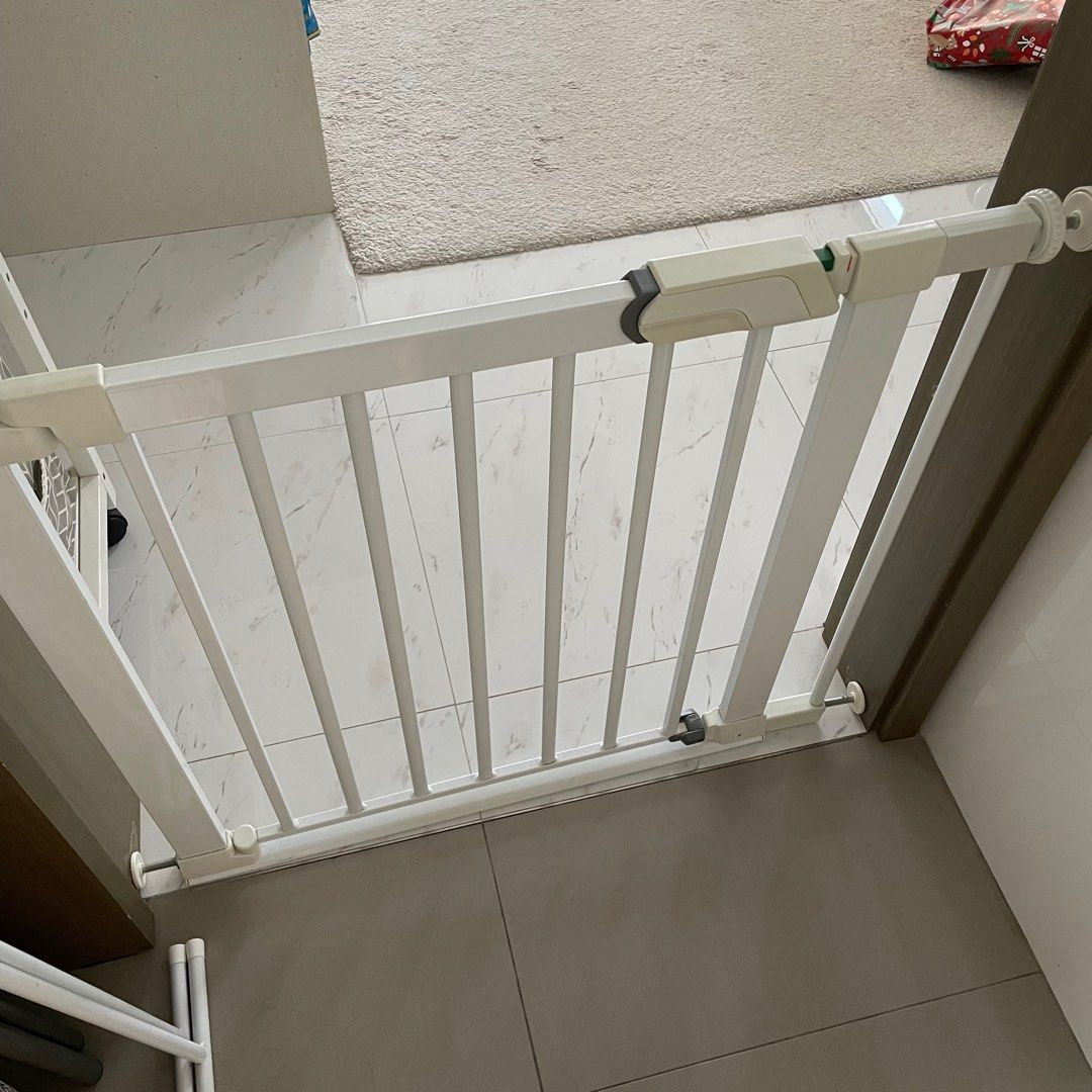 Step Gater Safety 1st U-Pressure Flat Step Gate, Babies & Kids, Baby Nursery ...