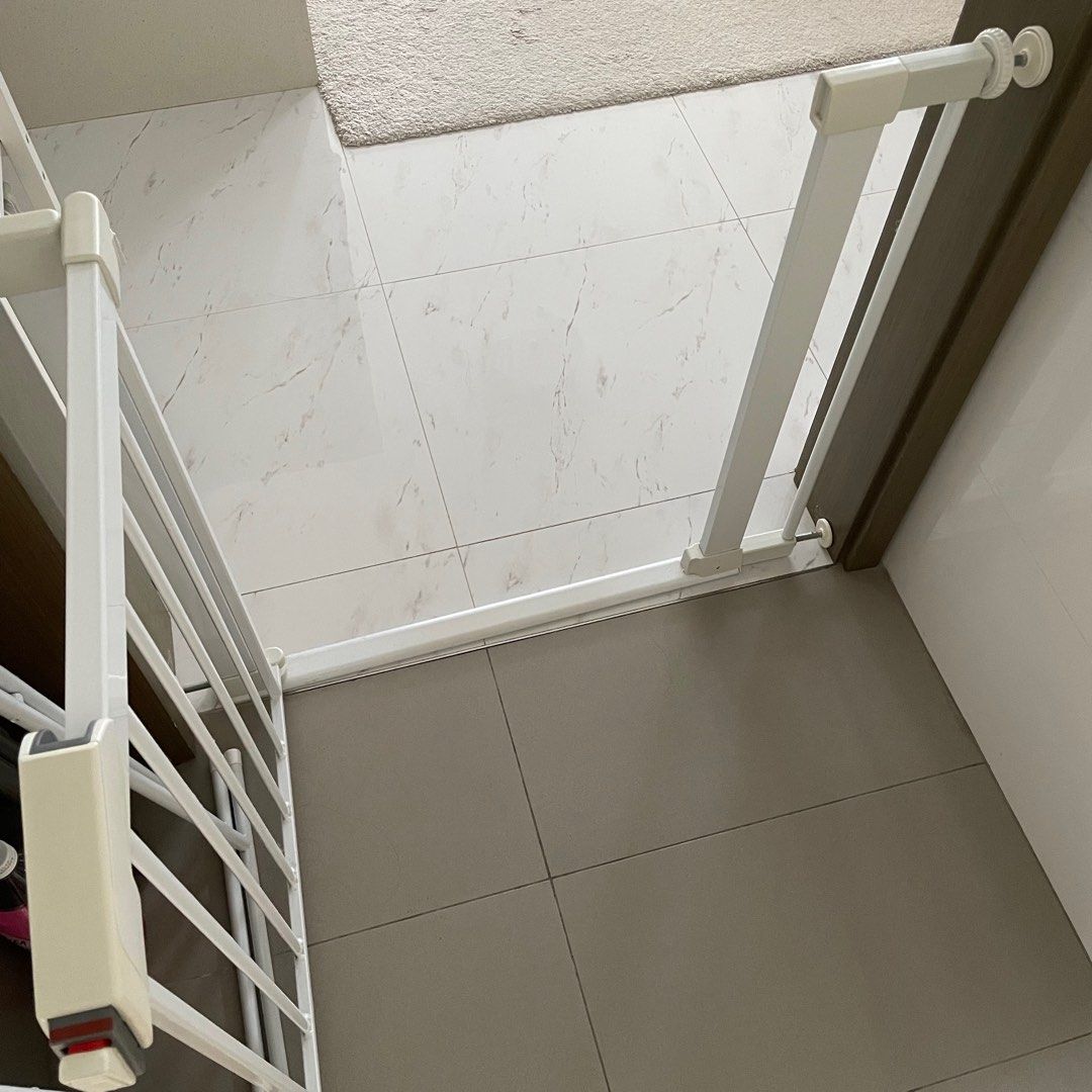 Safety 1st U-Pressure Flat Step Gate, Babies & Kids, Baby Nursery ...