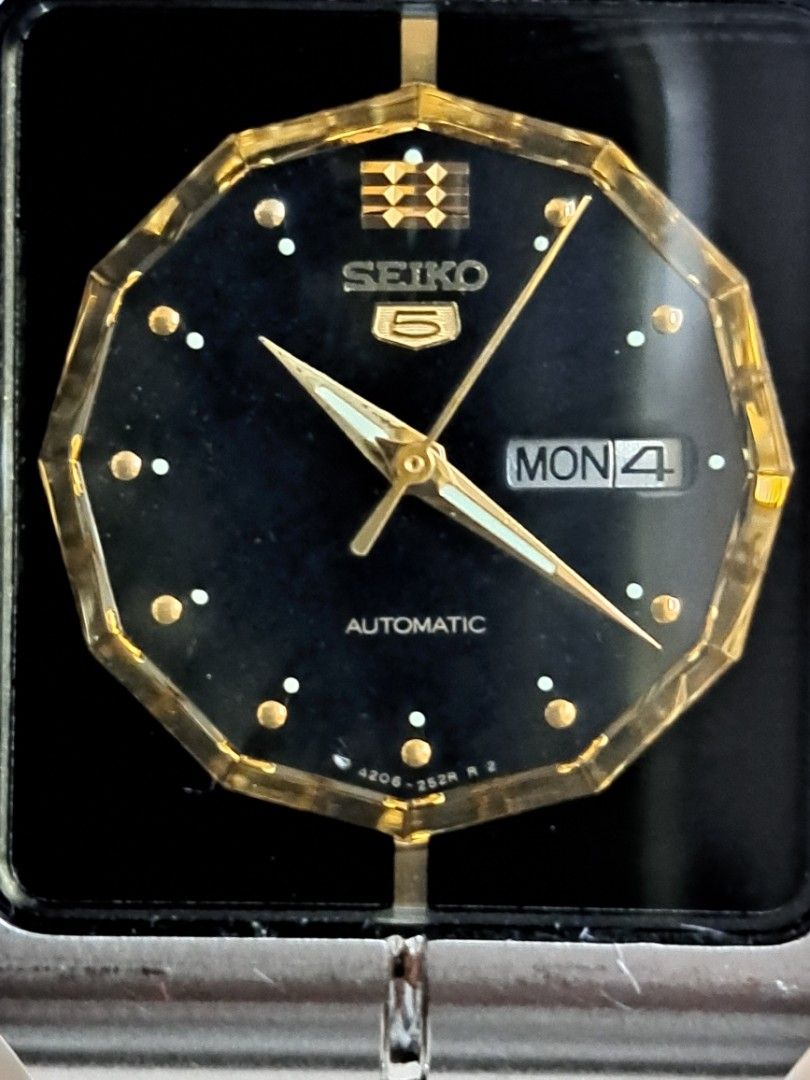 Seiko 5 4206 5700 black dial day date automatic men s watch USED working product