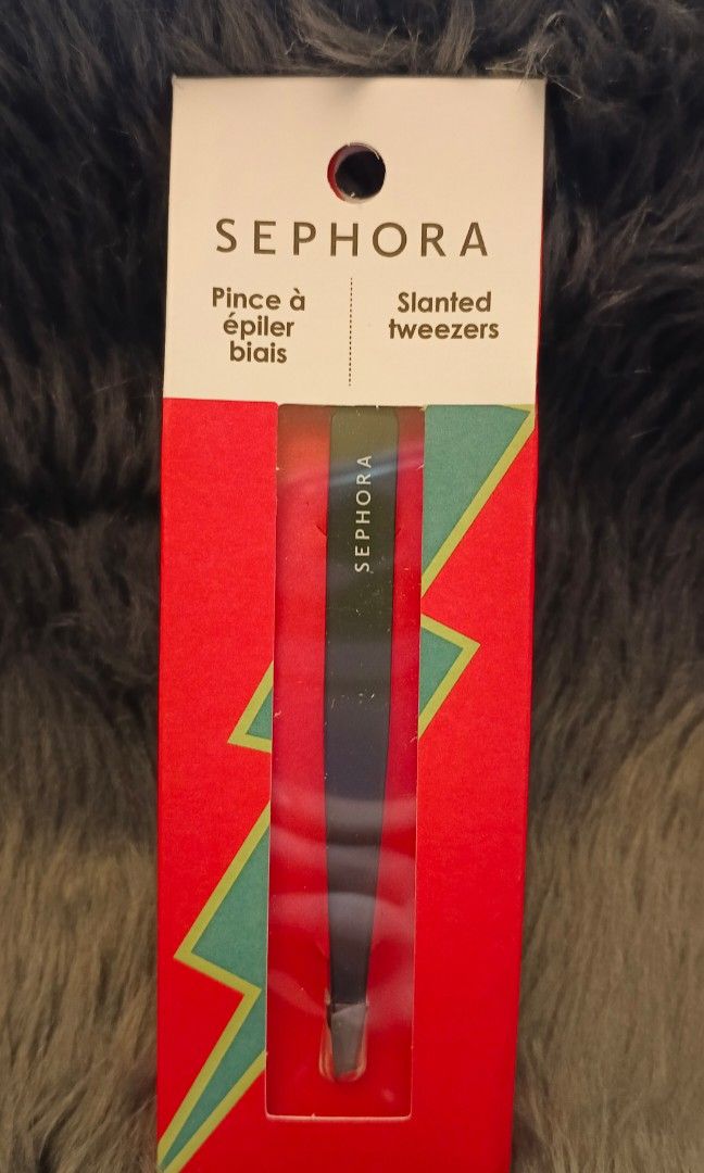 Sephora Tweezers (Category: Face Care) located in Antipolo. Submitted by legoninos.legoninas (Listing ID 1271450887, Image 2). Description: Slanted Tweezers Black Color PHP 650.00 Angled Tweezers Color: Pink PHP 650.00.