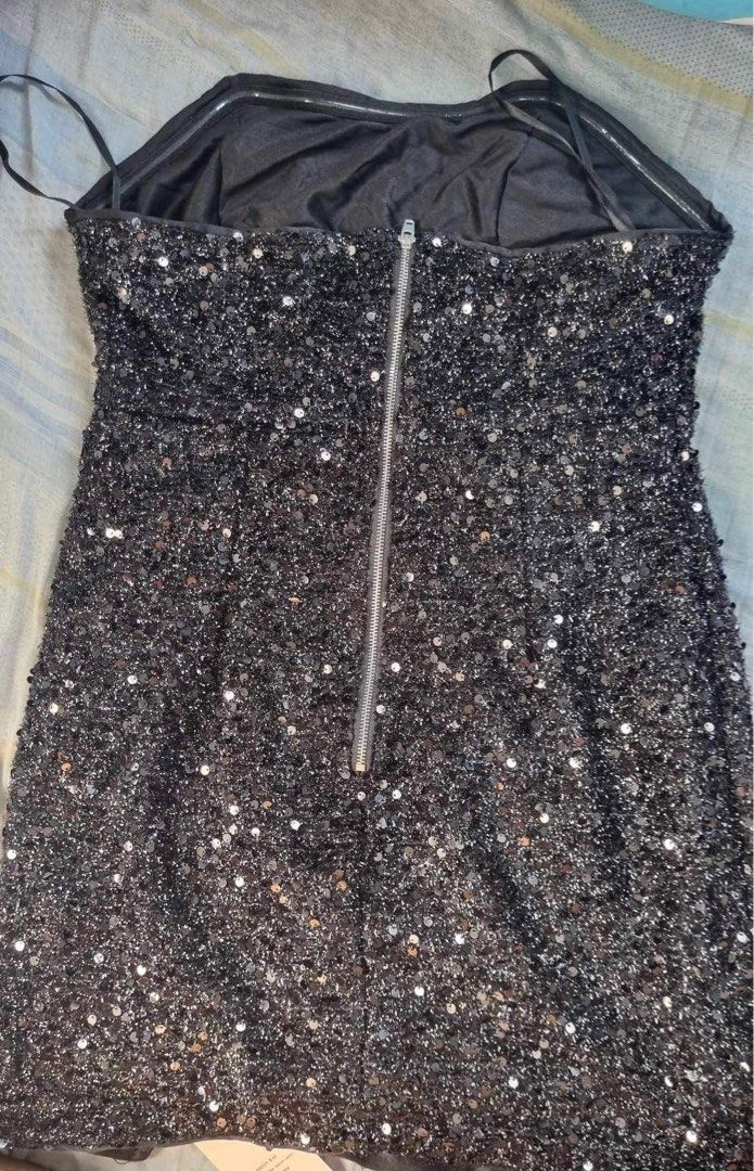 Sequin Tube Bodycon Dress (Category: Dresses) located in Las Pinas. Submitted by jasvalencia (Listing ID 1271452652, Image 2). Description: Sequin Dress. Bought for a party but too small..