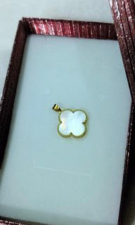 SOLD - 18k mother of pearl Pendant