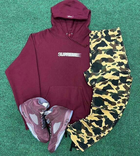 Maroon deals supreme hoodie